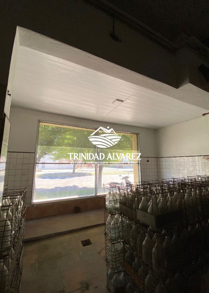 GALPON + SALON COMERCIAL + OFICINA