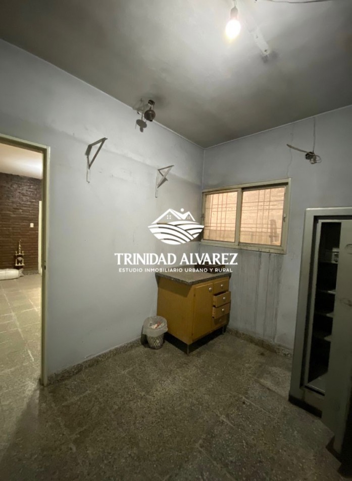 GALPON + SALON COMERCIAL + OFICINA