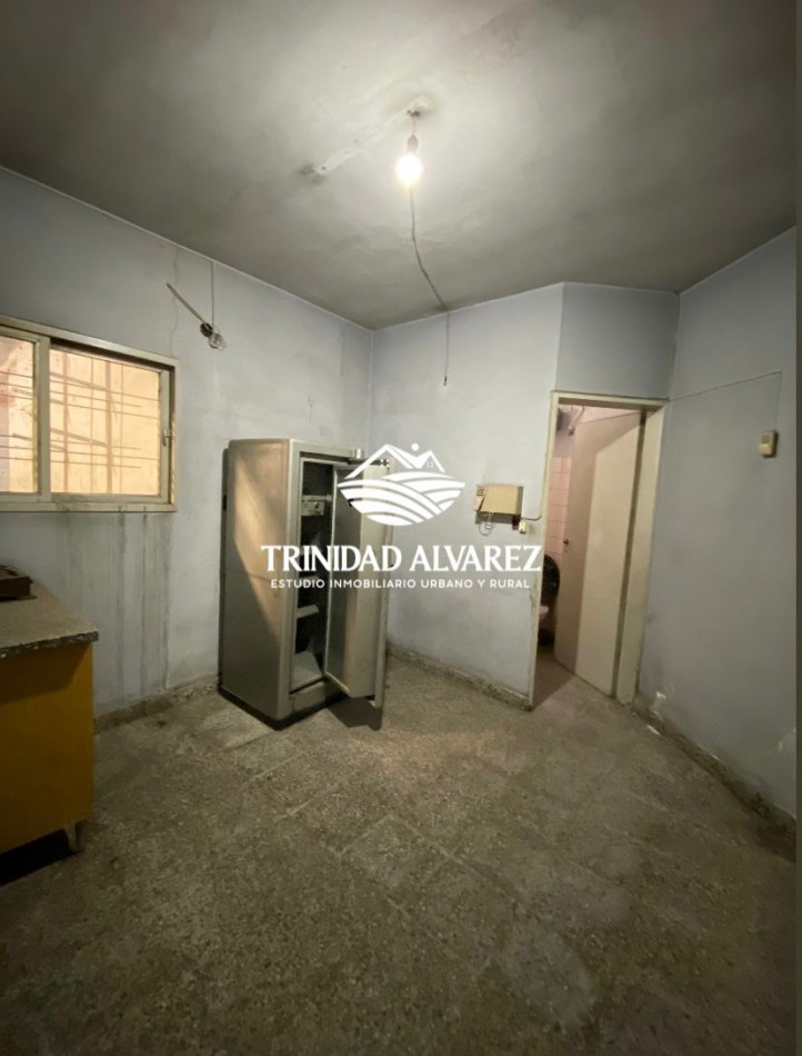 GALPON + SALON COMERCIAL + OFICINA