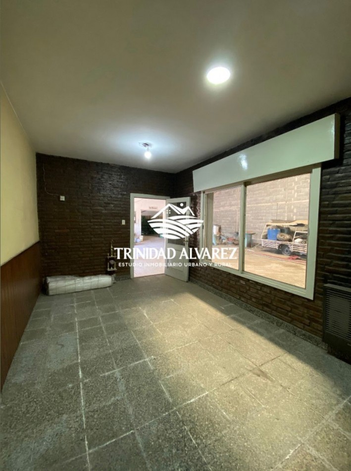 GALPON + SALON COMERCIAL + OFICINA