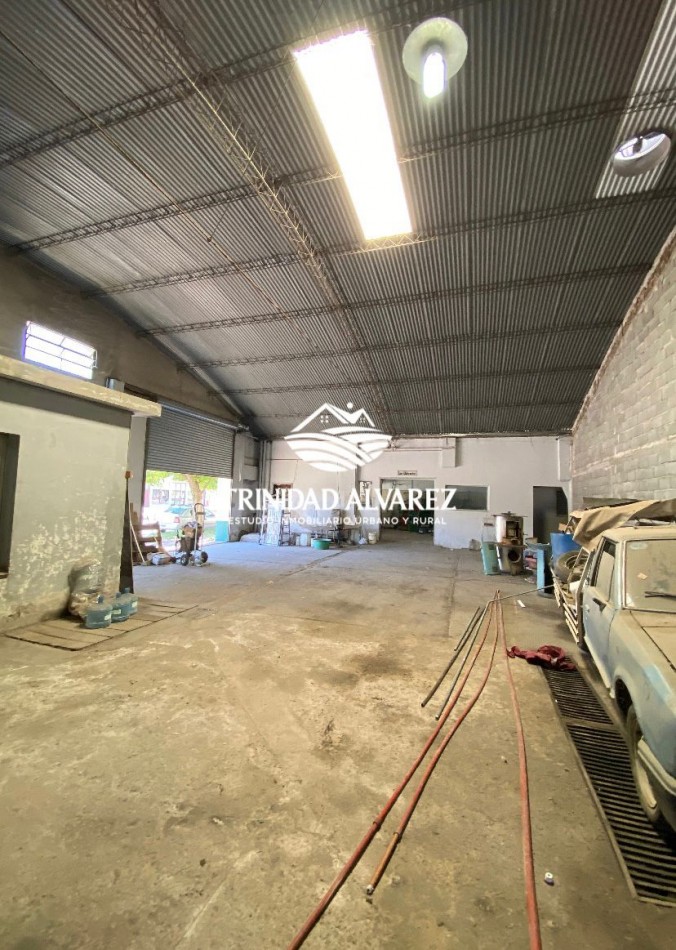 GALPON + SALON COMERCIAL + OFICINA