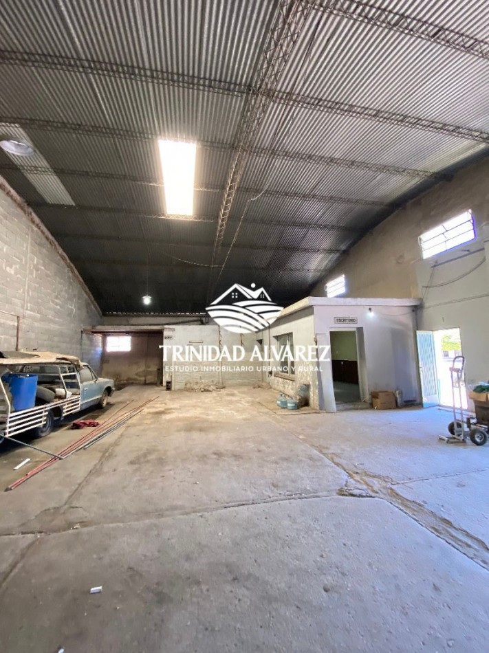 GALPON + SALON COMERCIAL + OFICINA